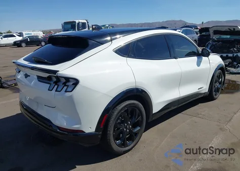 2023 Ford Mustang Mach-E Premium z USA, uszkodzony, nr VIN 3FMTK3R74PMA03298